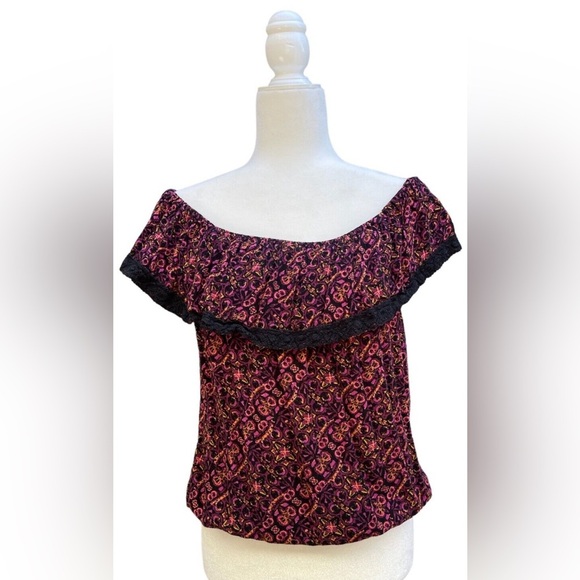 MOSSIMO SUPPLE CO. | Boho Black and Red Floral Blouse Over the Shoulder - Picture 1 of 10